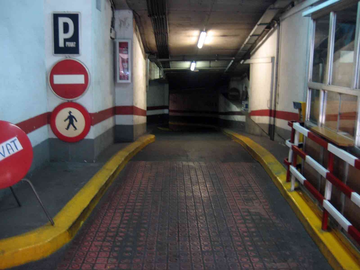 PLAZAS DE PARKING C. CASP 51